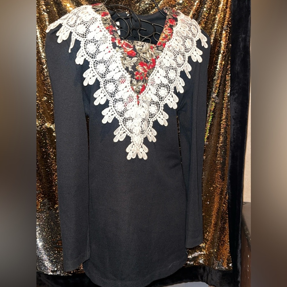 KAITLIN CONNER VINTAGE Black Dress with Lace and Floral Detail